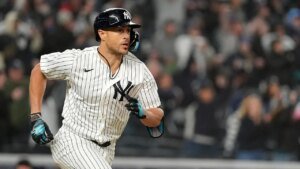 Yankees’ Giancarlo Stanton steals first base since 2020 in team’s win over Marlins Yankees’ Giancarlo Stanton steals first base since 2020 in team’s win over Marlins