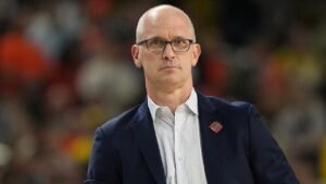 UConn’s Dan Hurley hears boos after Final Four win over Illinois UConn’s Dan Hurley hears boos after Final Four win over Illinois