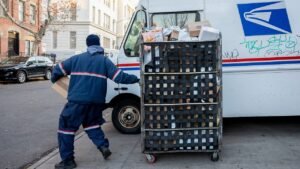 USPS halts pension contributions after warning of looming cash crisis USPS halts pension contributions after warning of looming cash crisis