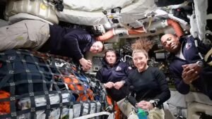 Artemis II crew closes in on Earth as mission ends with Pacific splashdown and more top headlines Artemis II crew closes in on Earth as mission ends with Pacific splashdown and more top headlines