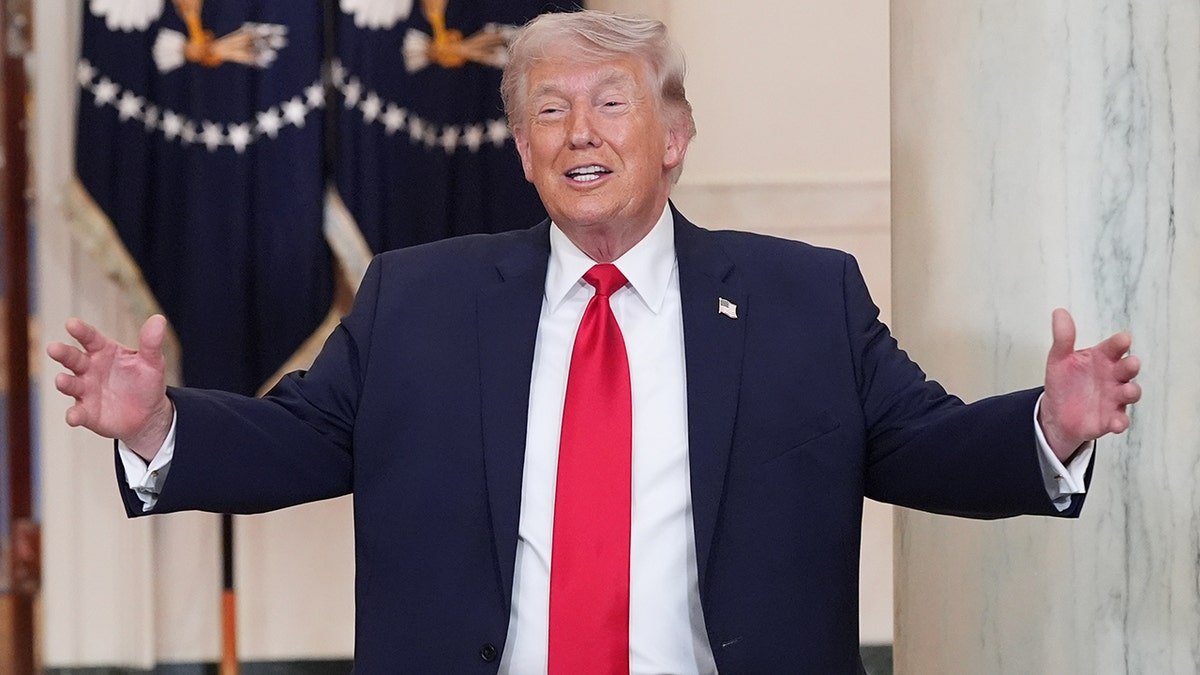 President Donald Trump took sides in California's race for governor, endorsing conservative commentator Steve Hilton.