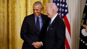 Biden awkwardly pulls trustee into spotlight and calls him ‘Barack’ at portrait unveiling Biden awkwardly pulls trustee into spotlight and calls him ‘Barack’ at portrait unveiling