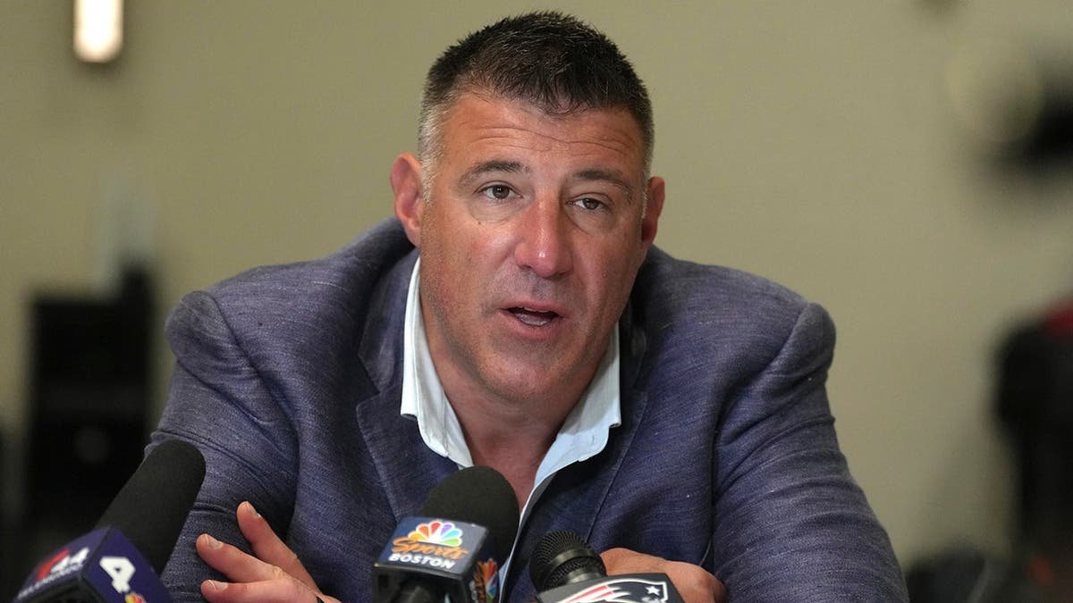 New England Patriots head coach Mike Vrabel speaking to reporters at NFL annual meetings