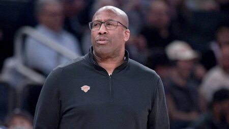Knicks coach Mike Brown turns reporter’s ringing phone into a funny moment during press conference