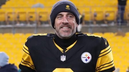 Aaron Rodgers is training but Steelers voluntary minicamp without certainty about QB