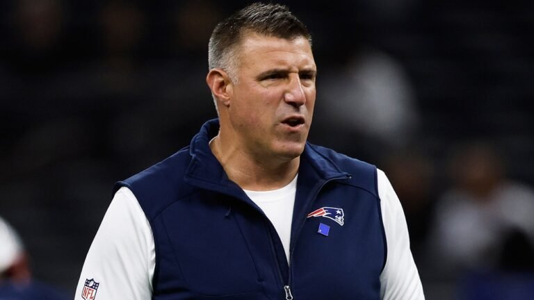 Patriots’ Mike Vrabel speaks out after photos of him kissing NFL reporter Dianna Russini leak