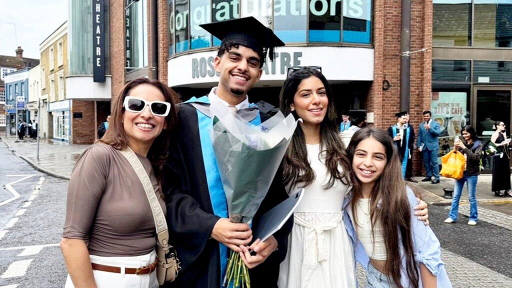 College graduate who paid 6-figure fortune for his degree can’t find a job