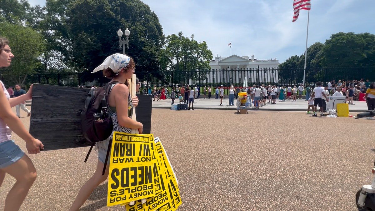 Protestors arriving to demonstrate in front of the White House supporting the Islamic Republic of Iran