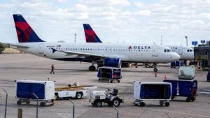 ‘Get off the plane,’ Delta passengers chant at flyer who refuses to hang up phone