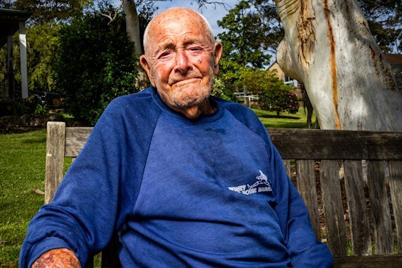 Fred Whitaker, a 100-year-old WWII veteran, will mark Anzac Day with a walk over the Sydney Harbour Bridge.