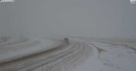‘Stuck for 20 hours’: Volunteers recall helping drivers stranded by Alberta blizzard