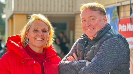 Former MP Peta Murphy and Rod Glover ahead of the 2022 election.