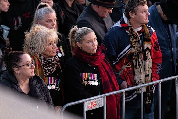 Melburnians remember those who served during wartime at the Anzac Day dawn service.
