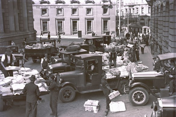 Delivery trucks are loaded with copies of the Herald in O’Connell Street, outside the newspaper’s head office circa 1930. 