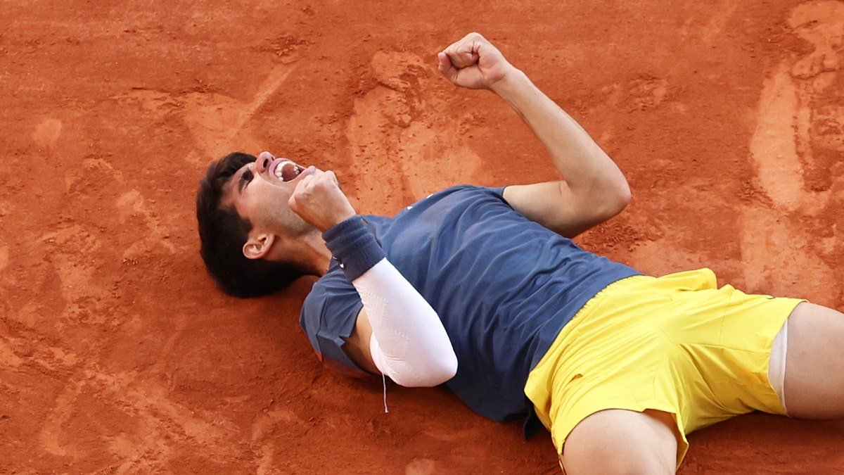 Carlos Alcaraz celebrating victory on Court Philippe-Chatrier at the French Open in Paris