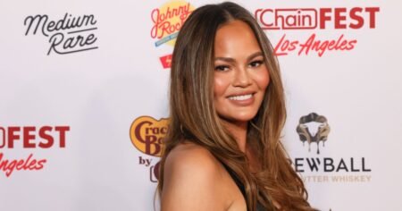 Chrissy Teigen Wore the Oddly Flattering Jeans Style That’s Perfect for Warmer Weather Chrissy Teigen Wore the Oddly Flattering Jeans Style That’s Perfect for Warmer Weather