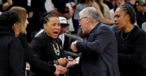 What Was Said Between UConn Coach Geno Auriemma and USC Coach Dawn Staley In Tense Postgame Moment What Was Said Between UConn Coach Geno Auriemma and USC Coach Dawn Staley In Tense Postgame Moment