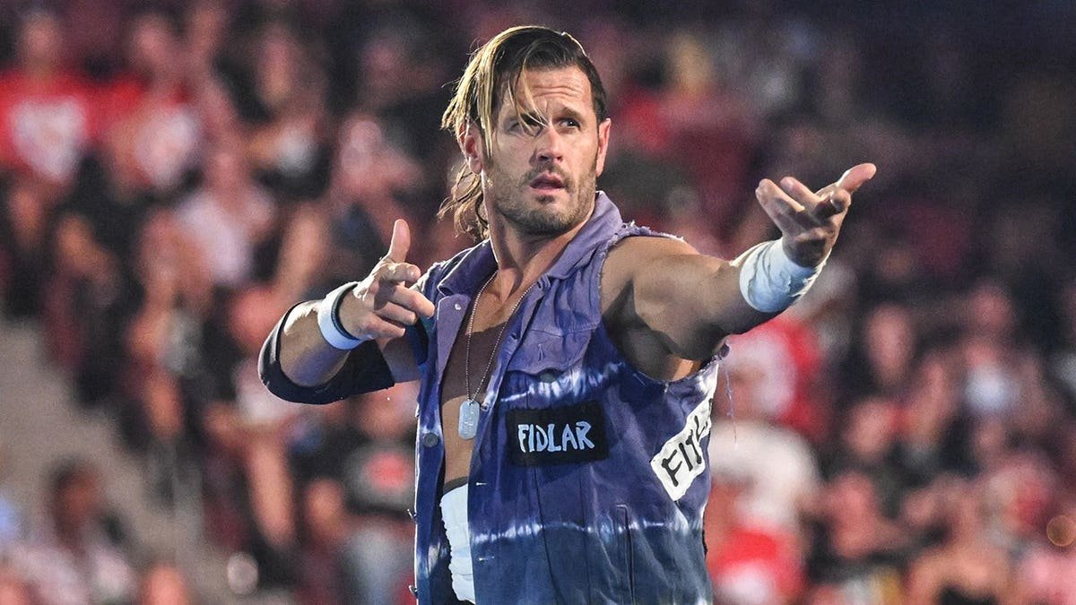 Alex Shelley entering the wrestling ring at Bell Centre in Montreal