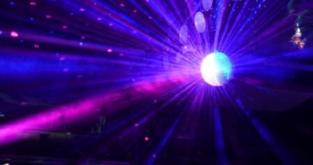 Calgary nightclub shut down due to cockroaches, mould growth: AHS