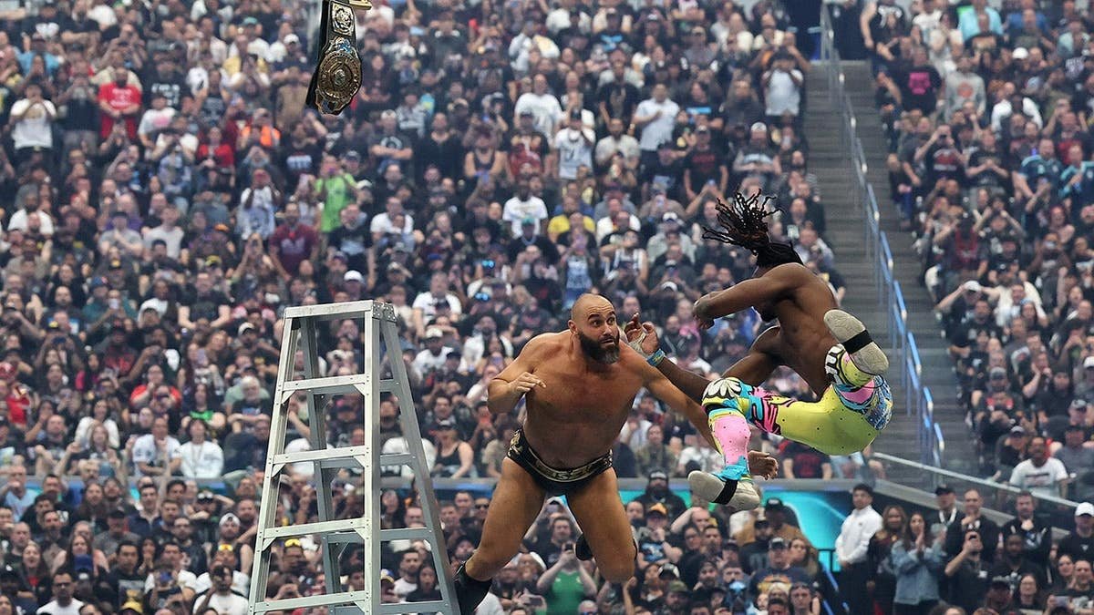 Rusev fighting Je'Von Evans in a wrestling ladder match at Allegiant Stadium