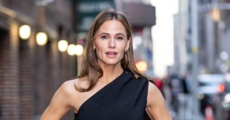 We’re Rocking Jennifer Garner’s Rich Mom Quarter-Zip Pullover All Spring — Shop the Look