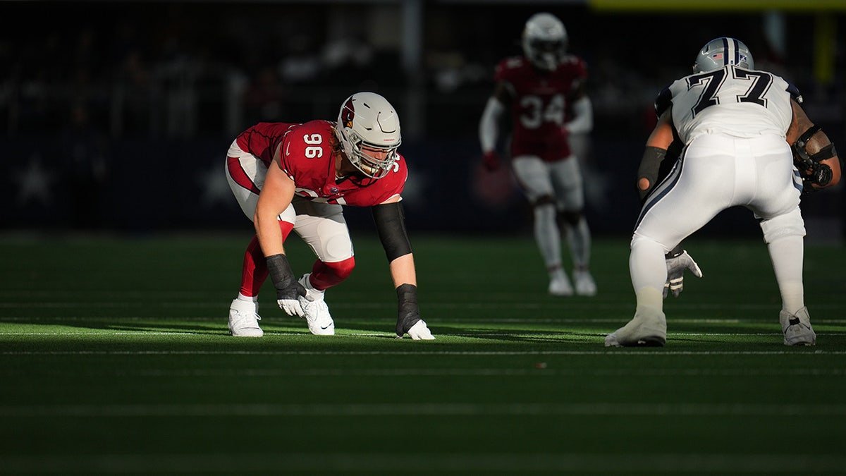 Josh Mauro on line of scrimmage