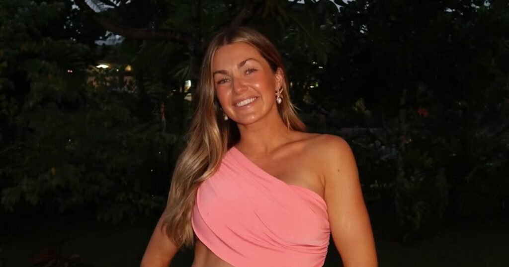 The Best Celebrity Bump-Baring Maternity Looks: Rihanna, Lindsay Arnold and More