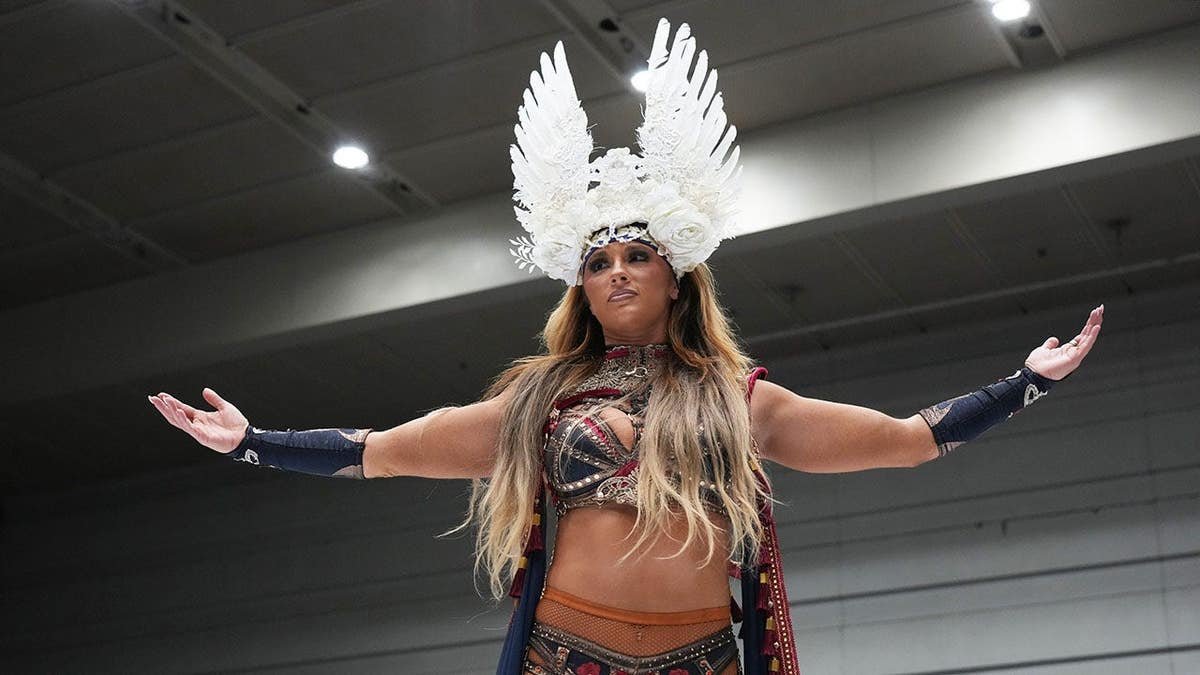 Megan Bayne entering the wrestling ring at Edion Arena Osaka