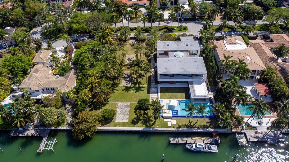 Aerial view of homes on Allison Island