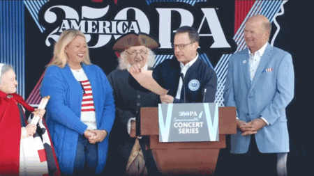 WATCH: America250 backdrop topples near Shapiro, Revolutionary War reenactors WATCH: America250 backdrop topples near Shapiro, Revolutionary War reenactors