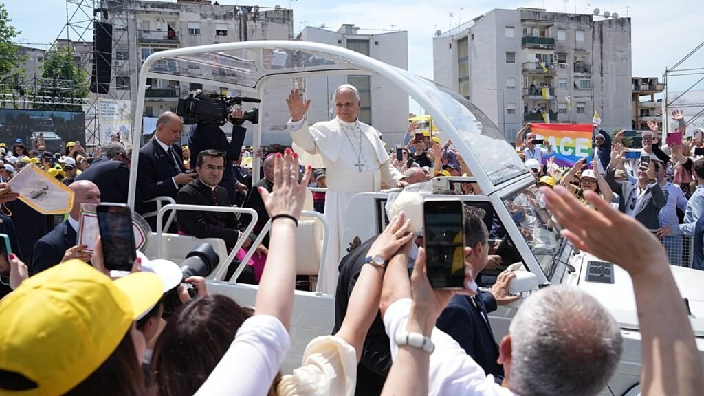 Pope Leo XIV visits Italy’s ‘Land of Fires’ Pope Leo XIV visits Italy’s ‘Land of Fires’
