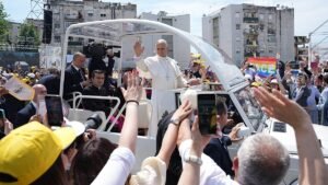 Pope Leo XIV visits Italy’s ‘Land of Fires’ Pope Leo XIV visits Italy’s ‘Land of Fires’