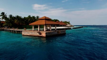 Missing Italians in Maldives: search resumes for four divers
