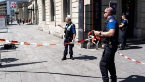 Man stabs three people at Swiss train station