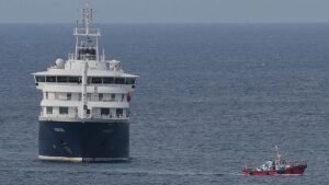What is happening on the hantavirus ship? Passengers speak out