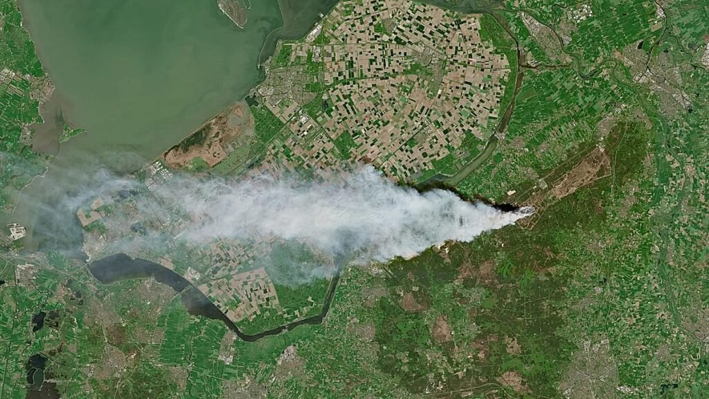 France and Germany send firefighters to help battle Dutch blazes