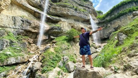 US warns travelers to avoid picturesque country as security rapidly worsens