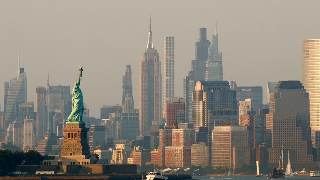 NYC lost more residents across all income levels in 2025 as Americans flee high-cost blue cities