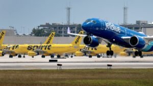 Top airline offers  rescue fares as thousands are left stranded by Spirit shutdown