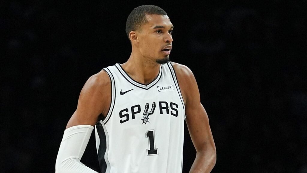 Spurs coach fires off Victor Wembanyama defense after star’s Game 4 ejection for elbow-swinging incident Spurs coach fires off Victor Wembanyama defense after star’s Game 4 ejection for elbow-swinging incident