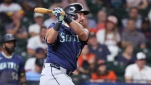 Cal Raleigh ends 0-for-38 streak with unorthodox superstition involving his full uniform