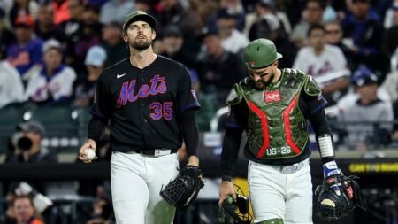 Mets pitcher Clay Holmes suffers broken leg after getting hit with 111 mph line drive: ‘A huge blow’ Mets pitcher Clay Holmes suffers broken leg after getting hit with 111 mph line drive: ‘A huge blow’