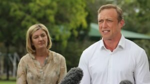 Queensland Labor backs Steven Miles, despite swing against party