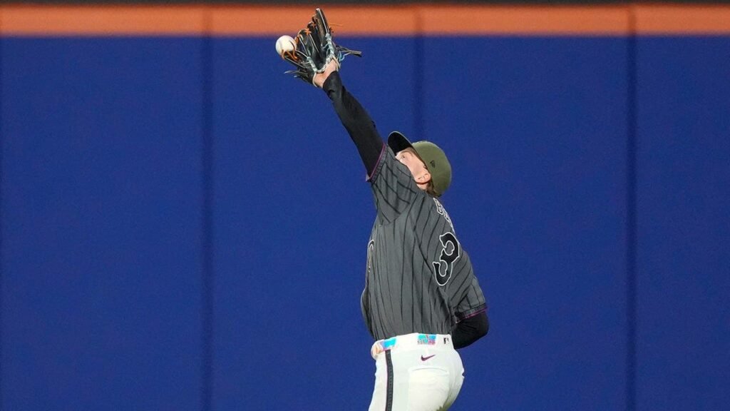 Mets survive Carson Benge’s brutal error against Yankees in Subway Series Mets survive Carson Benge’s brutal error against Yankees in Subway Series