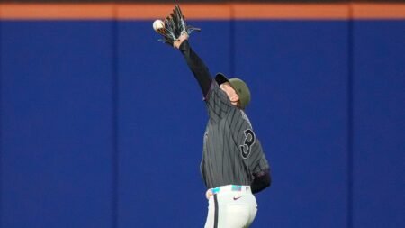 Mets survive Carson Benge’s brutal error against Yankees in Subway Series