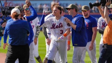 Yankees infielders collide, allowing Mets to score game-winning run in dramatic comeback