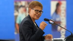 Karen Bass ripped after suggesting taxpayer-funded dental care for meth users