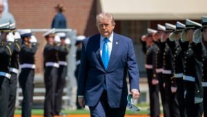 Trump honors two record-breaking athletes at US Coast Guard Academy graduation ceremony Trump honors two record-breaking athletes at US Coast Guard Academy graduation ceremony