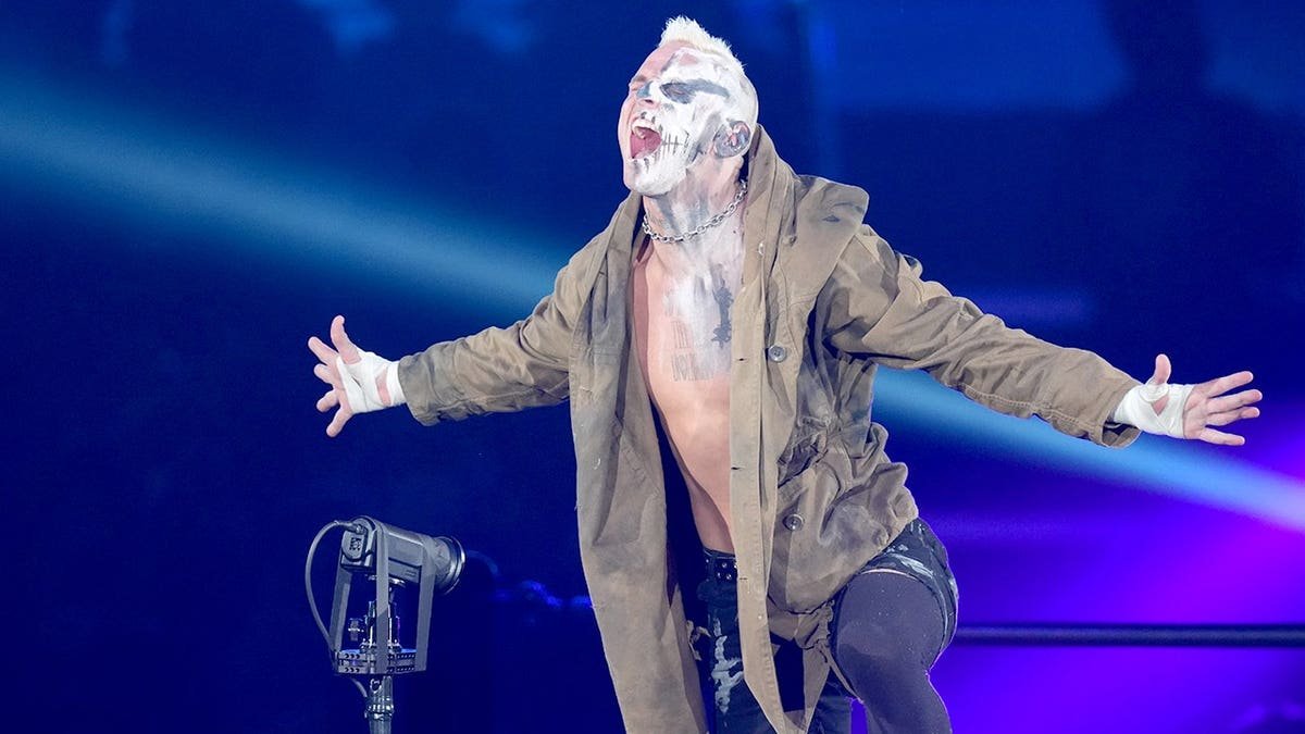 Darby Allin entering the wrestling ring at Yokohama Arena