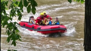 28 Boy Scouts rescued from fast-moving floodwaters during river trip in West Virginia 28 Boy Scouts rescued from fast-moving floodwaters during river trip in West Virginia